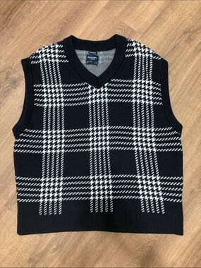 Abercrombie & Fitch Black and White Plaid Oversized Sweater Vest Size Large
